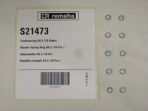 Mehrere zahnförmige Unterlegscheiben in Metall, angeordnet neben einer Produktverpackung mit Informationen von Remeha. Die Verpackung zeigt Stückzahl und Artikelnummer.